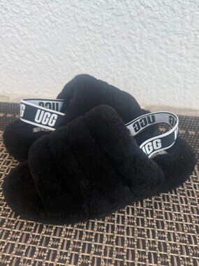 UGG FLUFF YEAH SLIDE 8 Women's Slip On Open Toe Sandal Black Fluffy Shearling